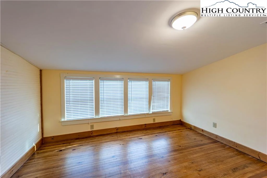 Image number 5 for the current listing