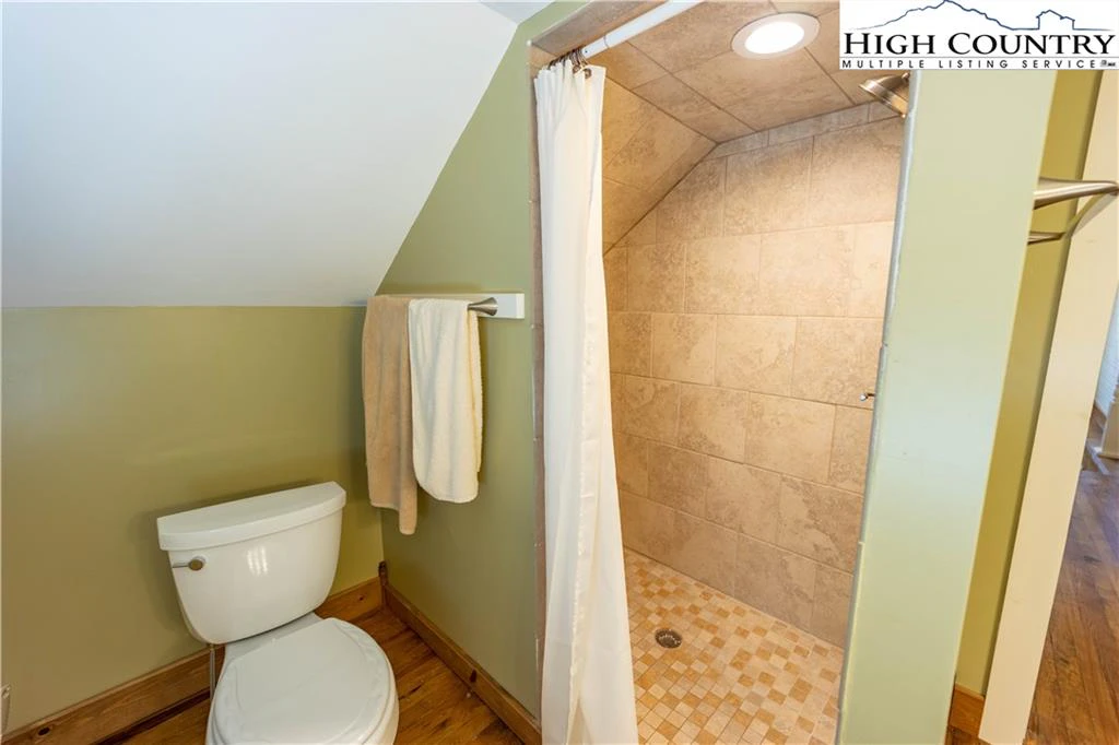 Image number 9 for the current listing