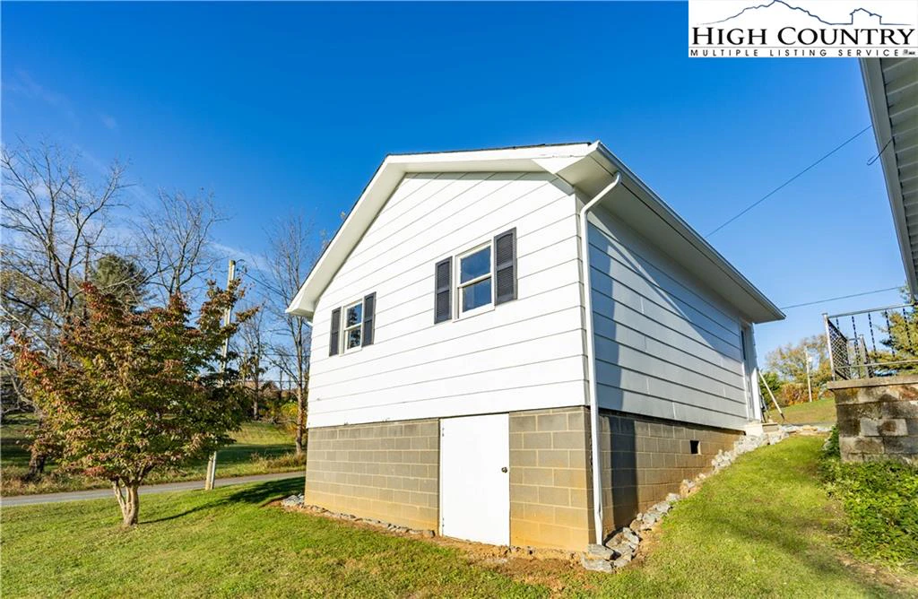 Image number 15 for the current listing