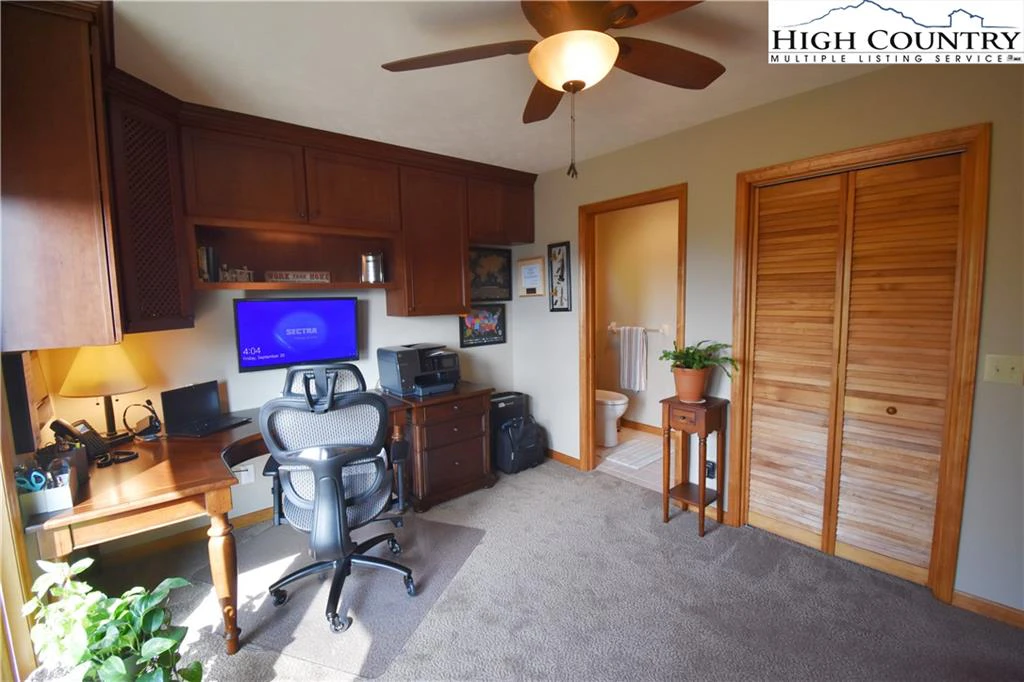 Image number 3 for the current listing