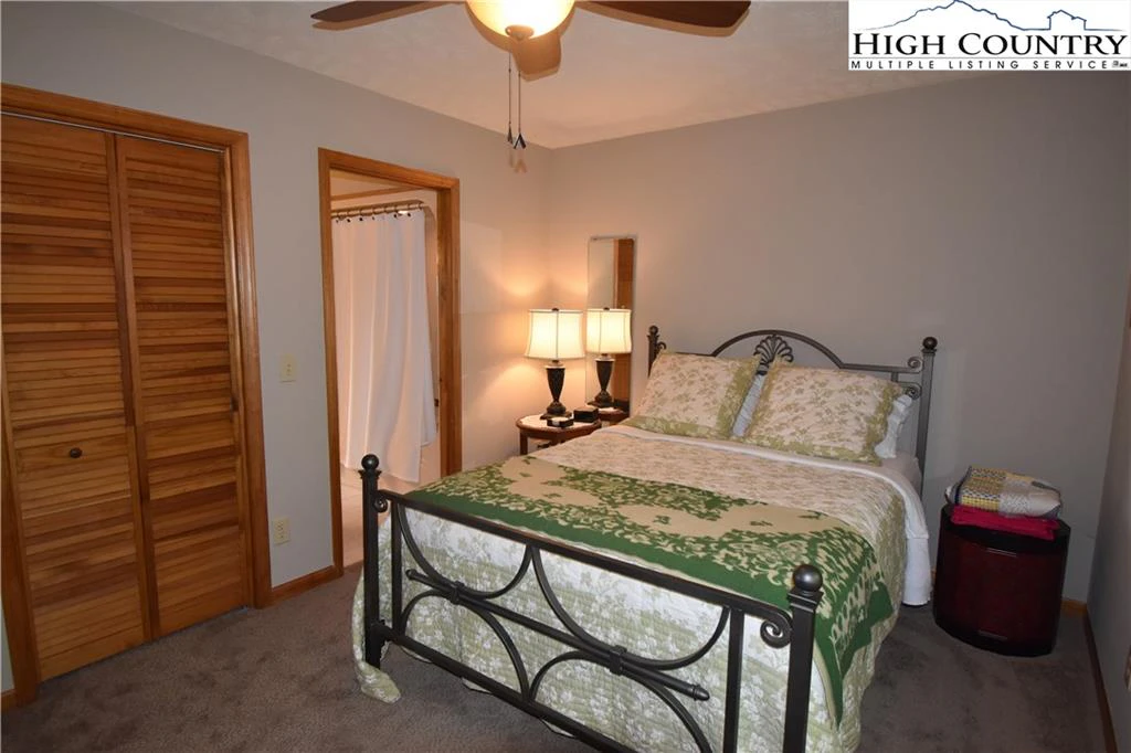 Image number 7 for the current listing