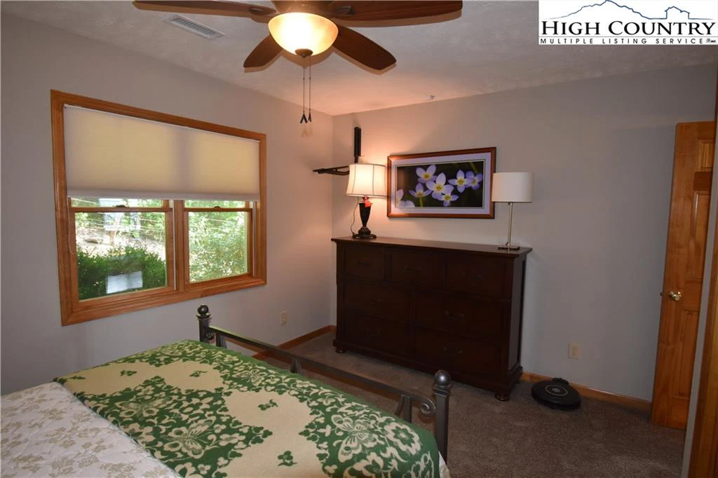 Image number 8 for the current listing