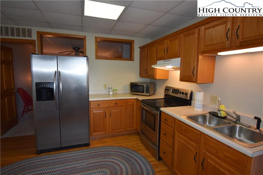 Image number 2 for the current listing