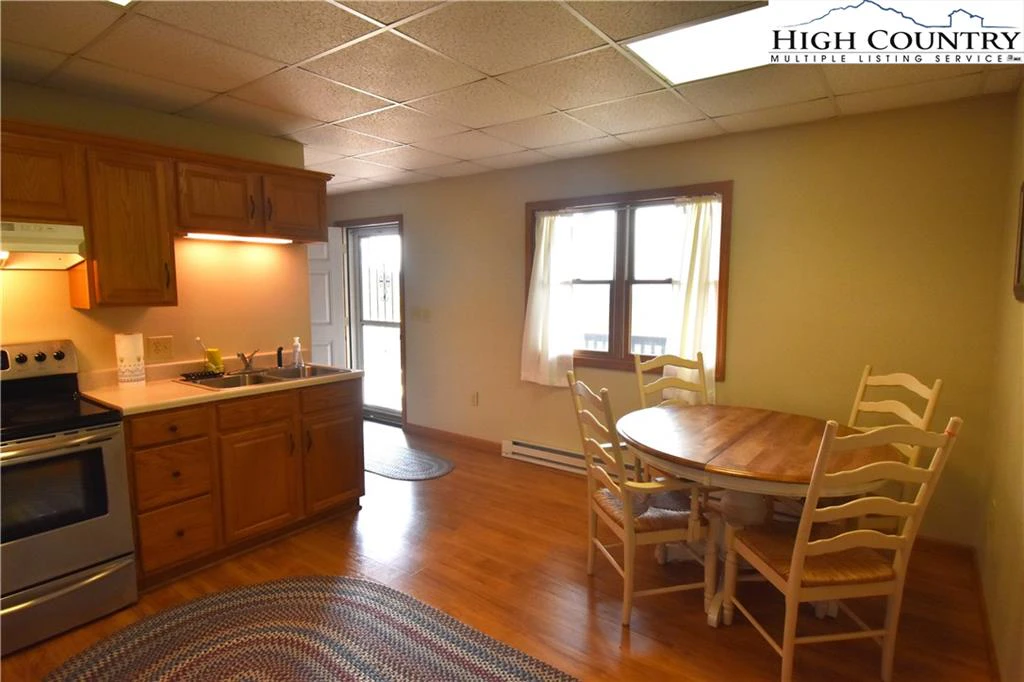 Image number 13 for the current listing