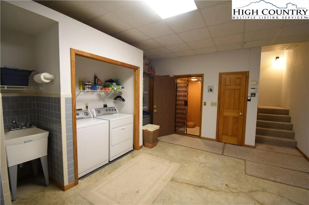 Image number 19 for the current listing
