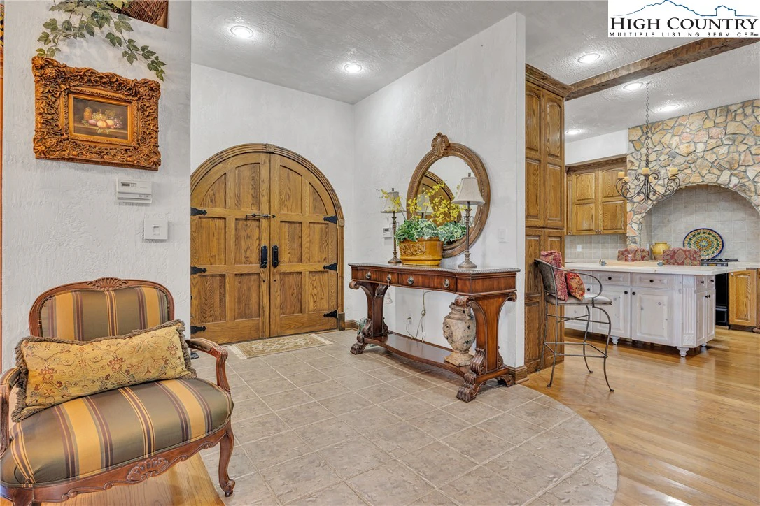 Image number 13 for the current listing