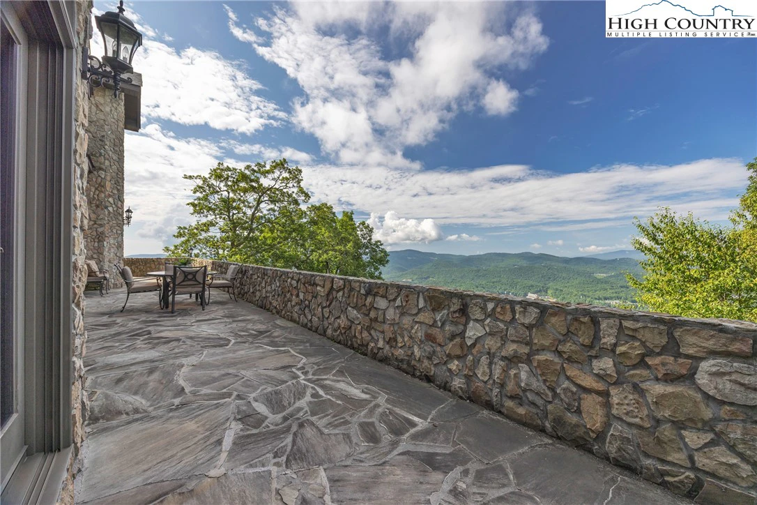 Image number 15 for the current listing