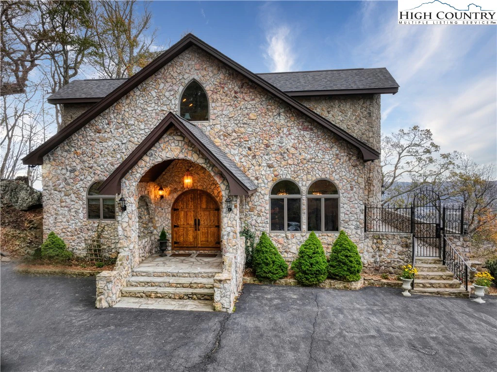 Image number 18 for the current listing