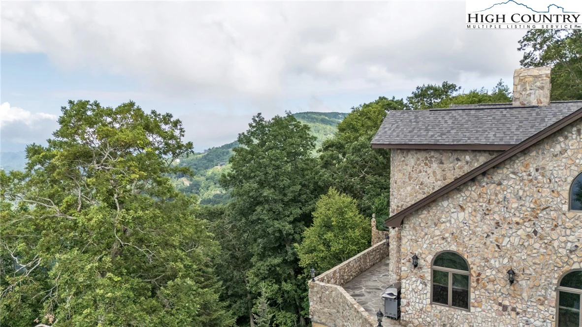 Image number 20 for the current listing