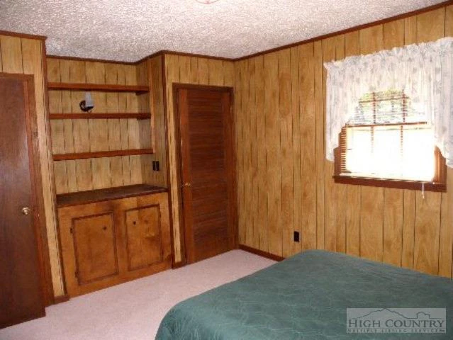 Image number 14 for the current listing