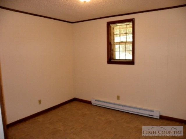 Image number 2 for the current listing