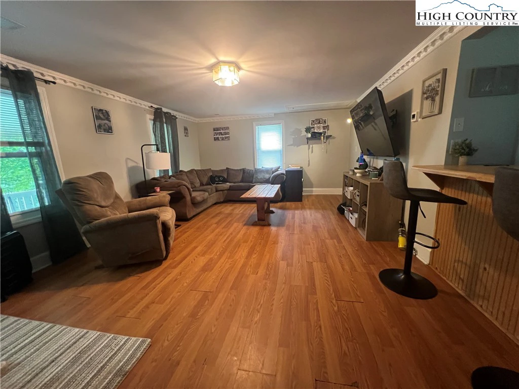 Image number 5 for the current listing