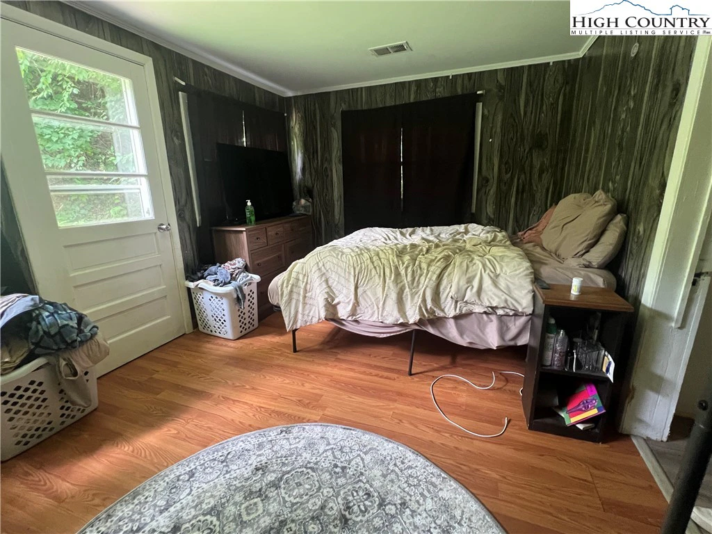 Image number 9 for the current listing