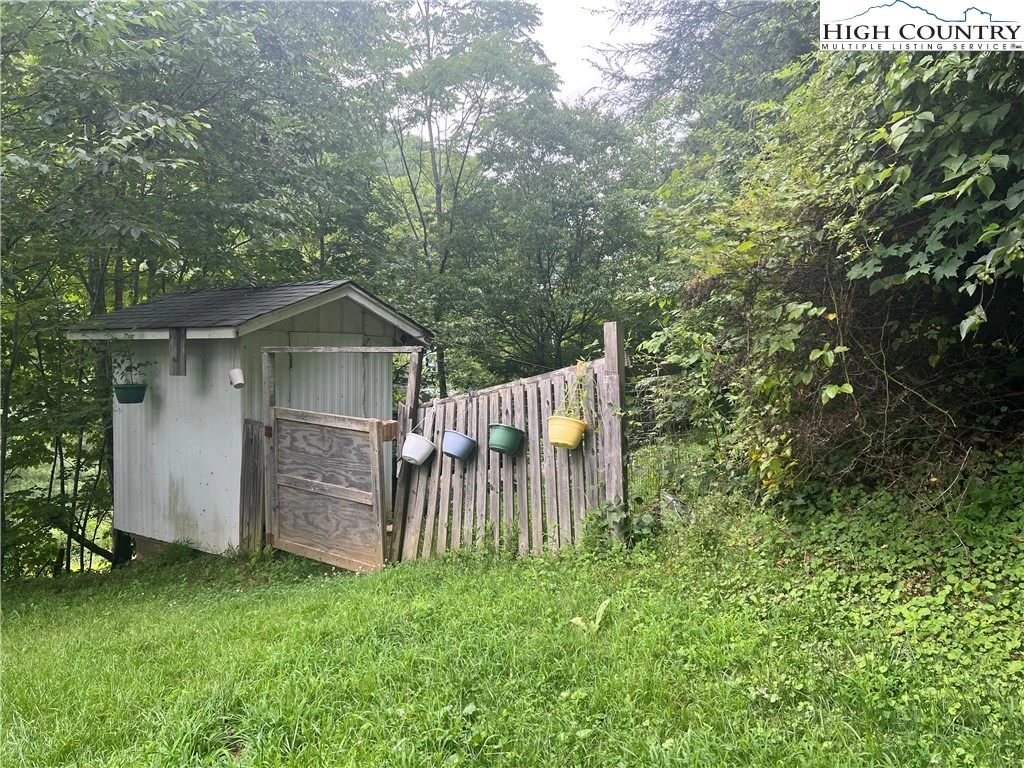 Image number 13 for the current listing