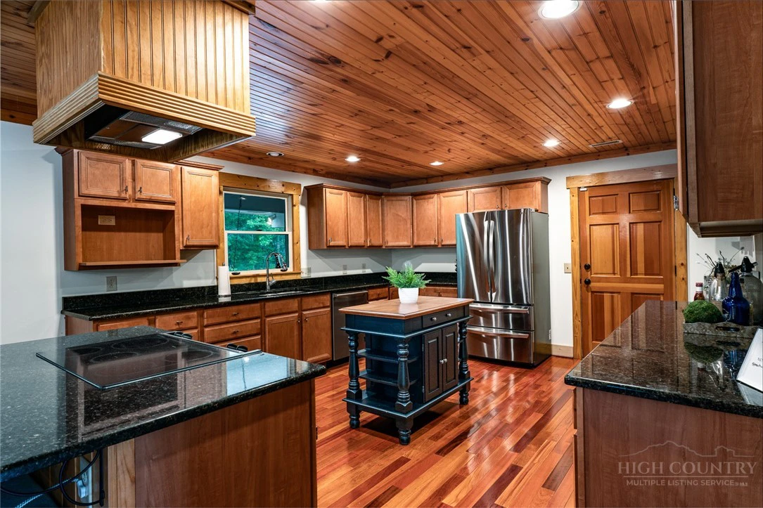 Image number 5 for the current listing
