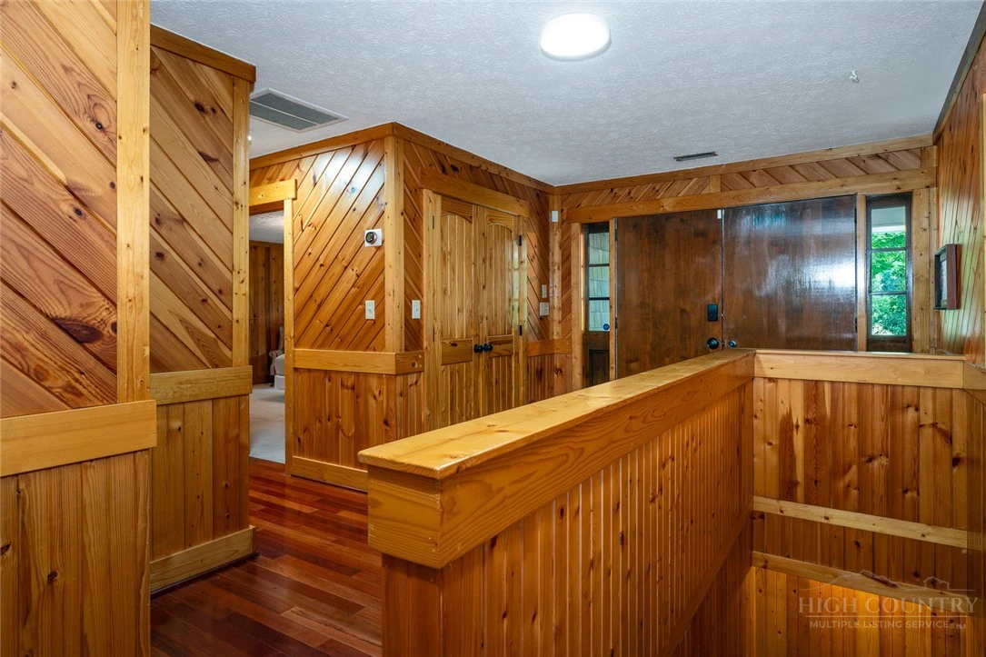 Image number 13 for the current listing