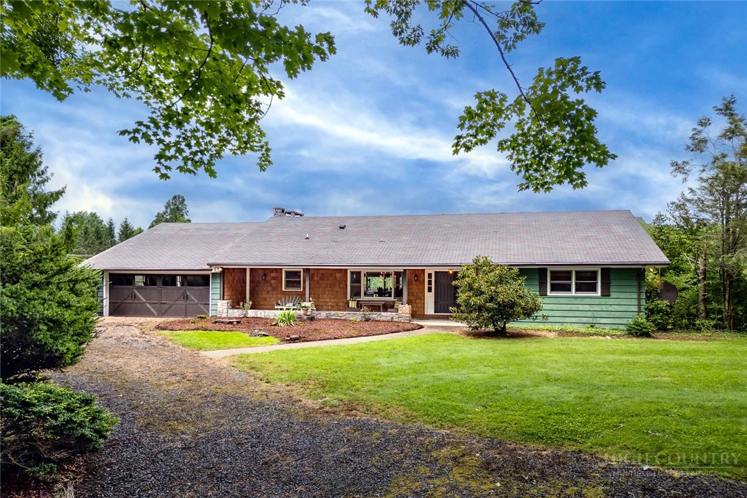 Image number 14 for the current listing