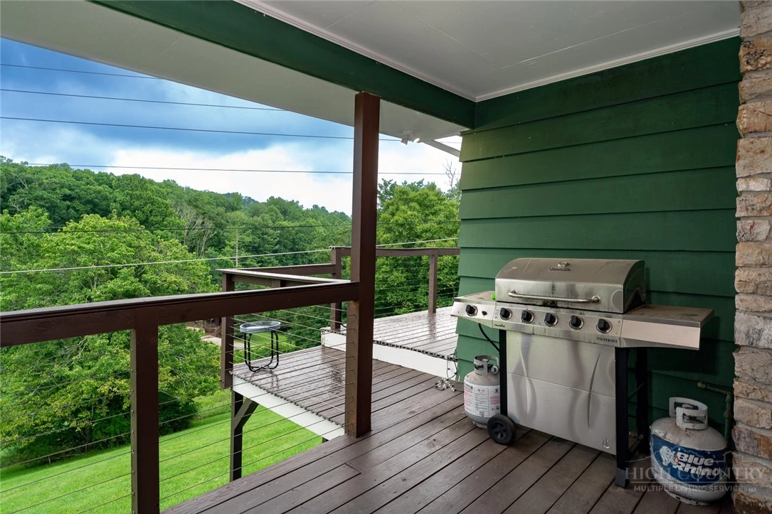 Image number 15 for the current listing