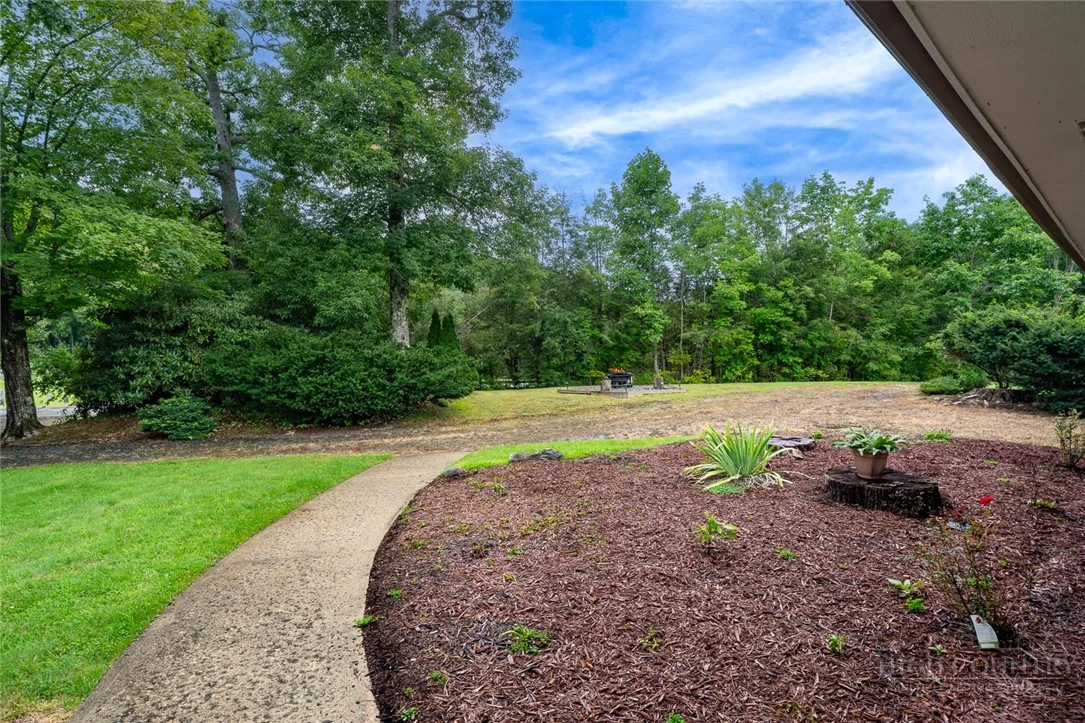 Image number 20 for the current listing