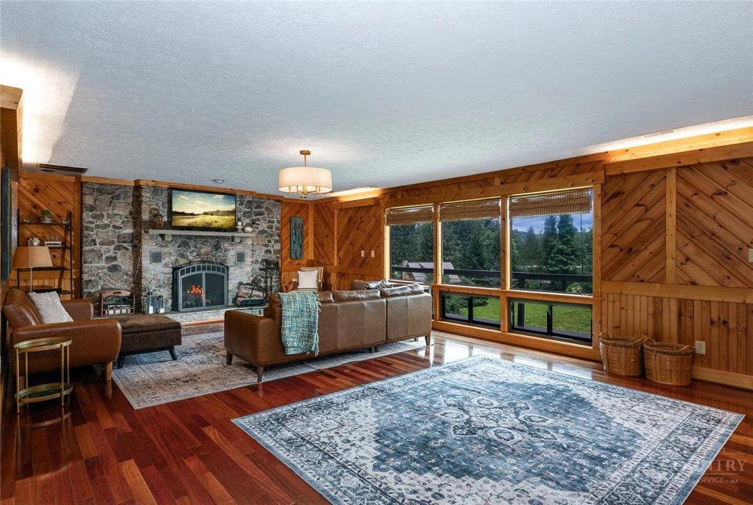 Image number 11 for the current listing