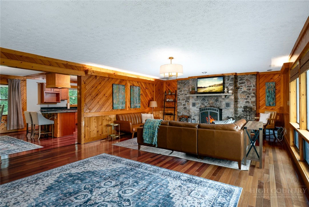 Image number 2 for the current listing