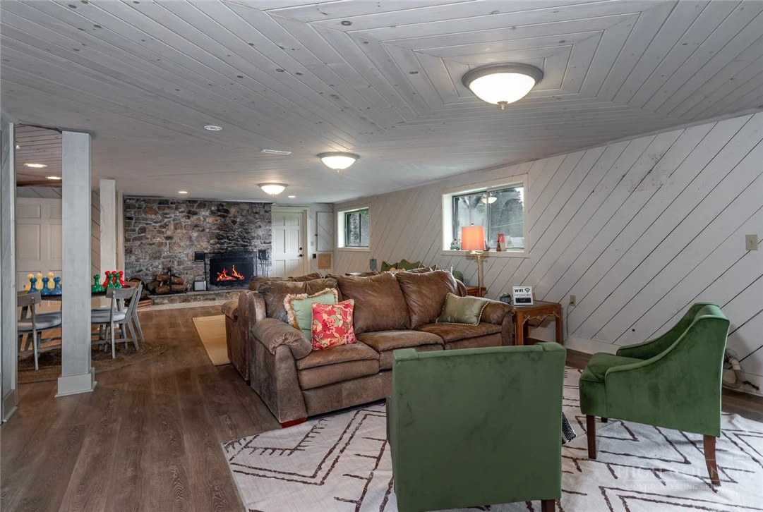 Image number 7 for the current listing