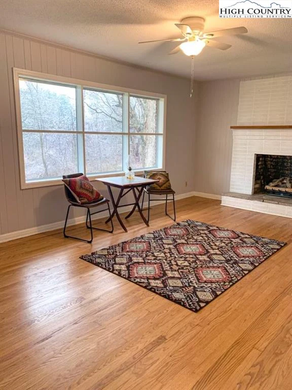 Image number 11 for the current listing