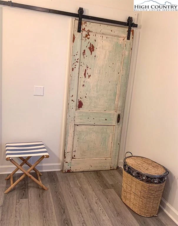 Image number 6 for the current listing