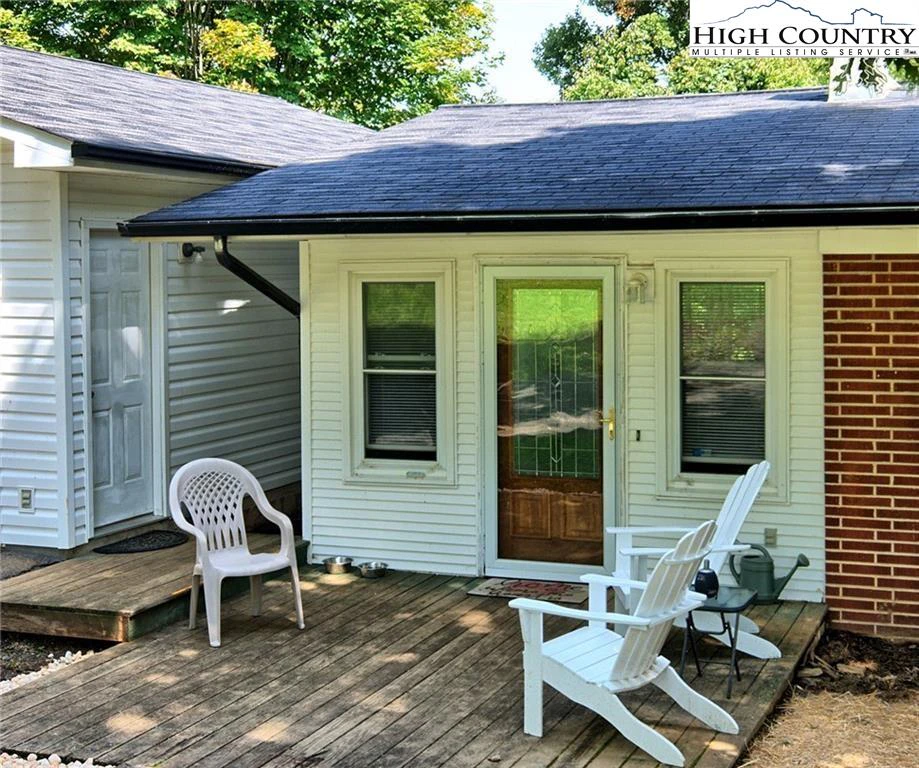 Image number 19 for the current listing