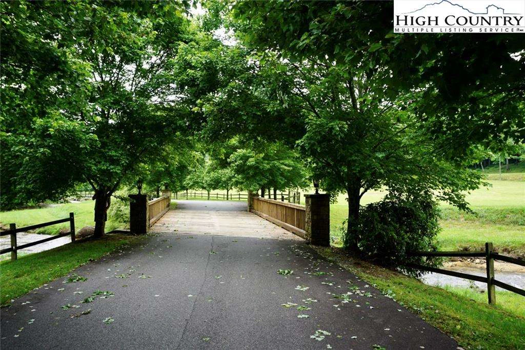 Image number 9 for the current listing
