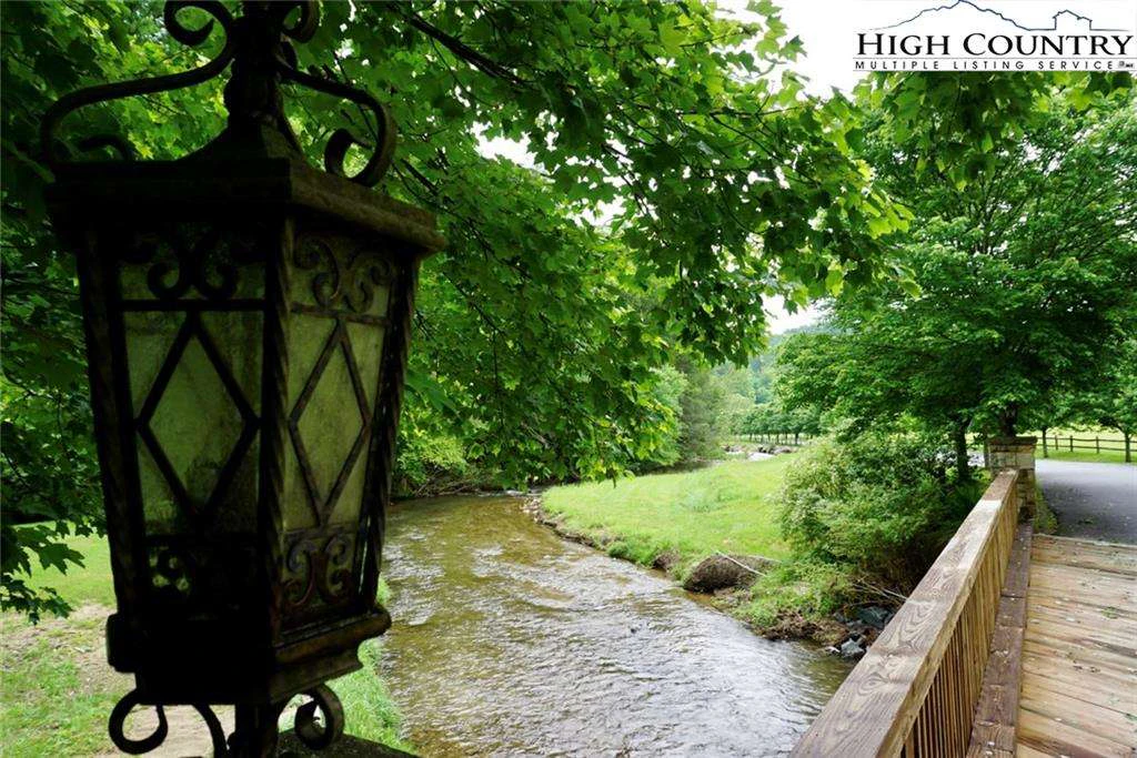 Image number 6 for the current listing