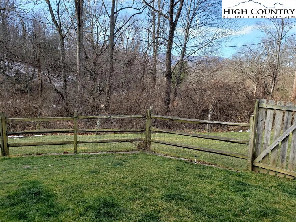 Image number 14 for the current listing