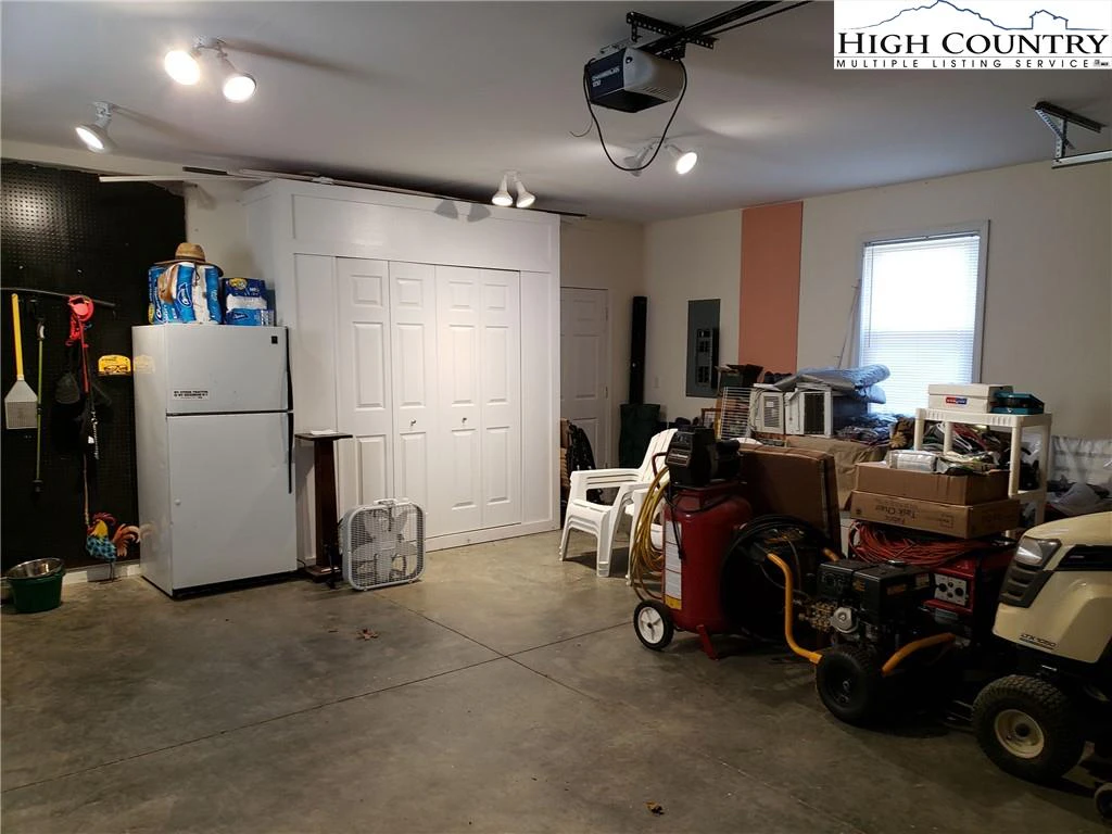 Image number 3 for the current listing