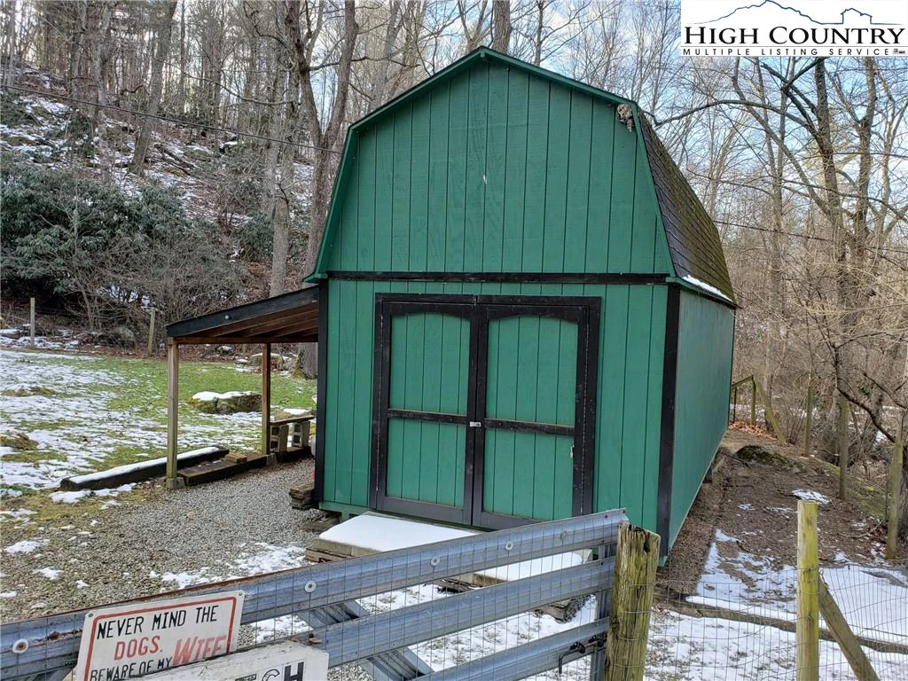 Image number 16 for the current listing