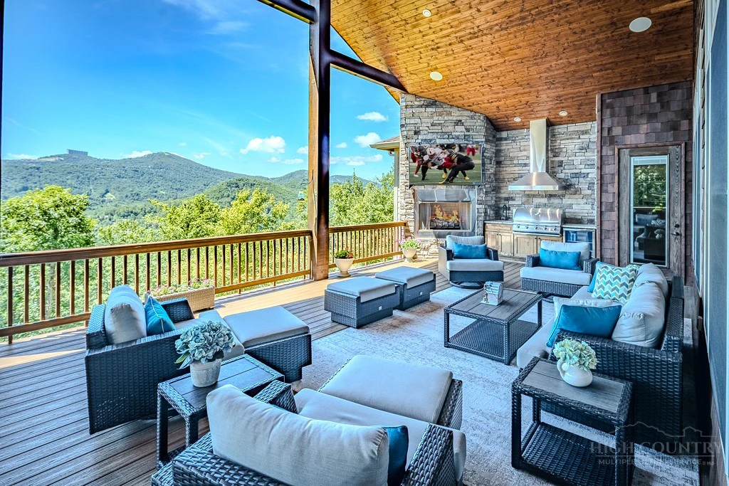 Image number 1 for the current listing