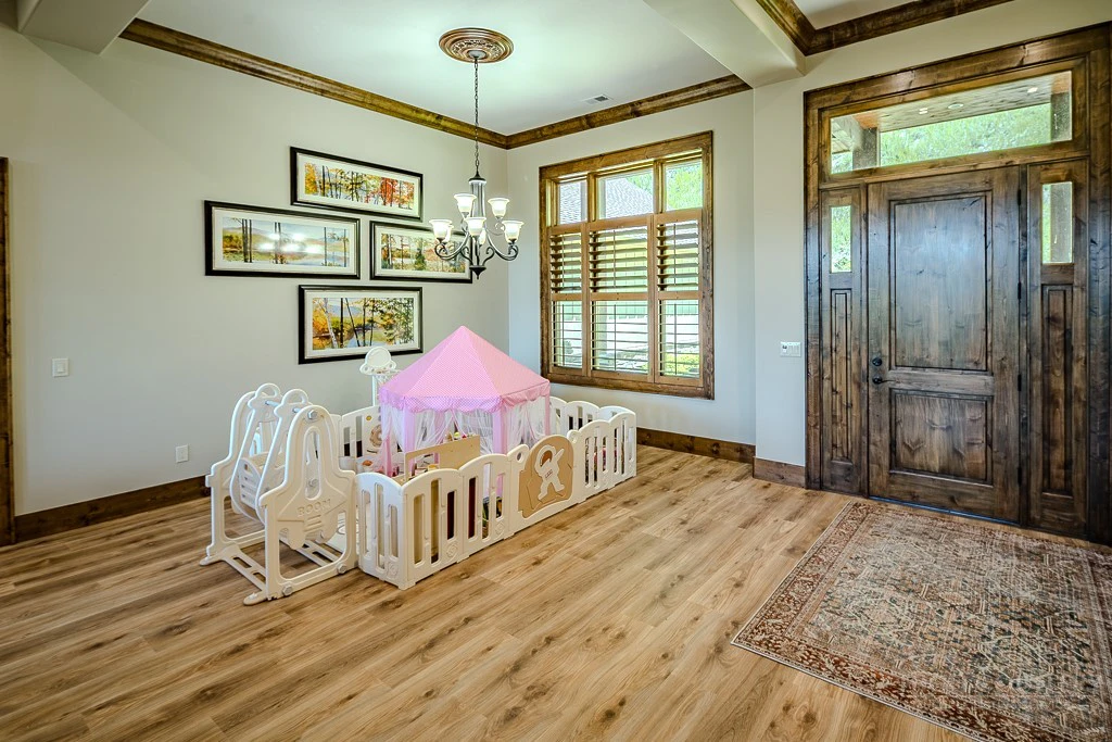 Image number 18 for the current listing