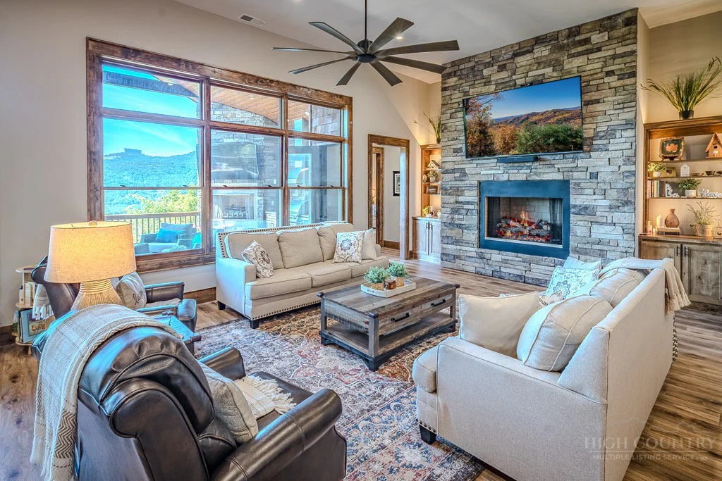 Image number 13 for the current listing