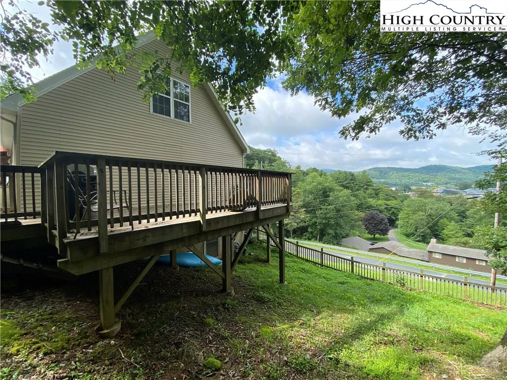 Image number 29 for the current listing