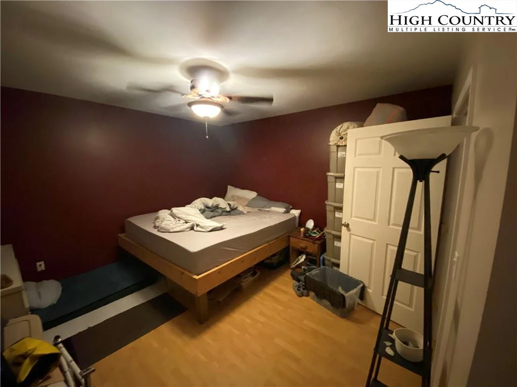 Image number 11 for the current listing