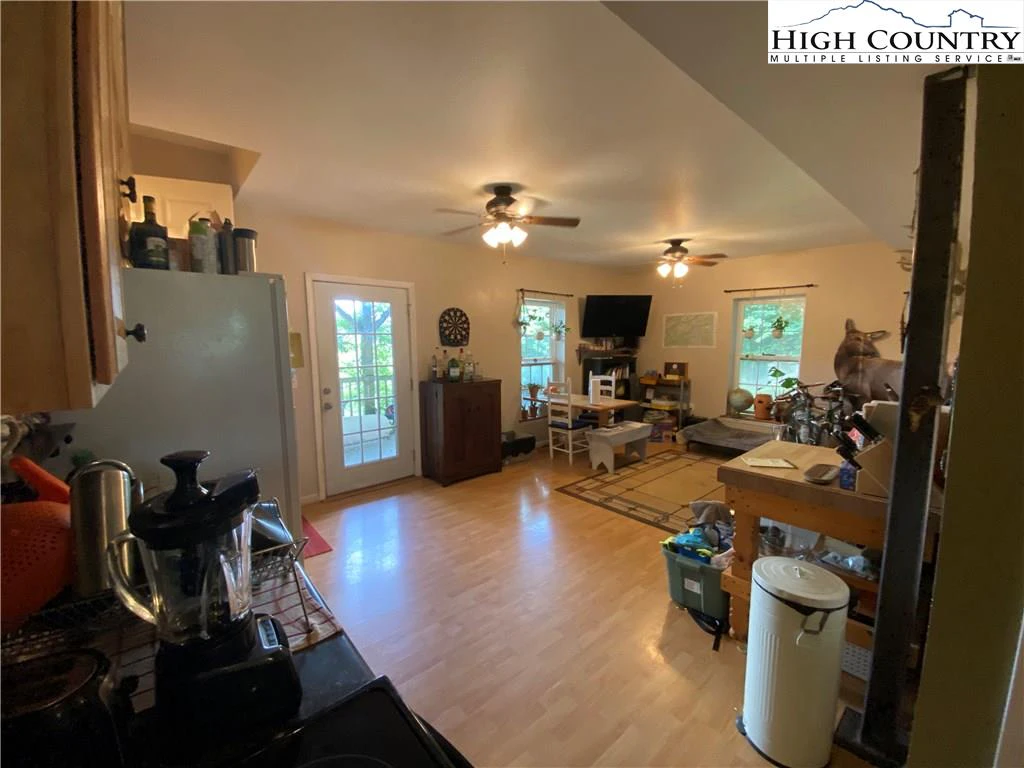 Image number 15 for the current listing