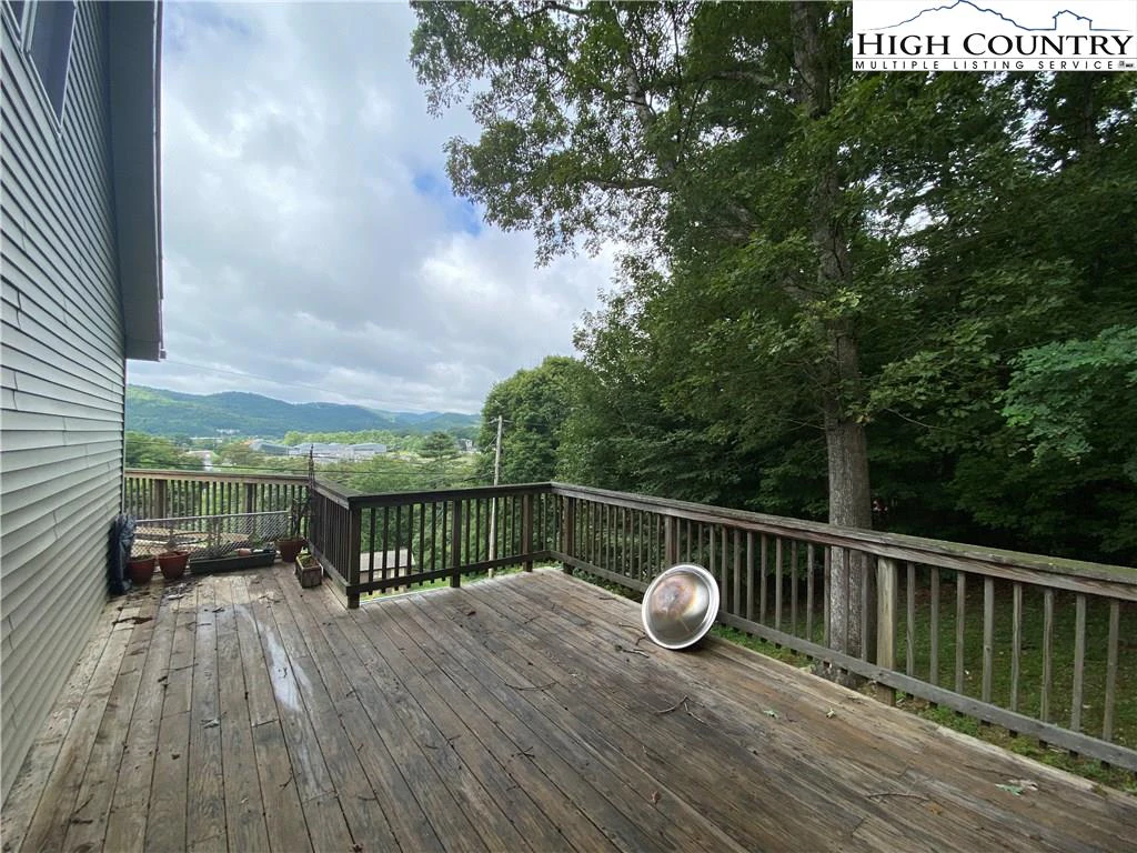 Image number 31 for the current listing