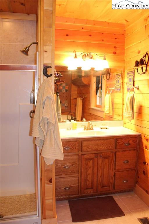 Image number 21 for the current listing