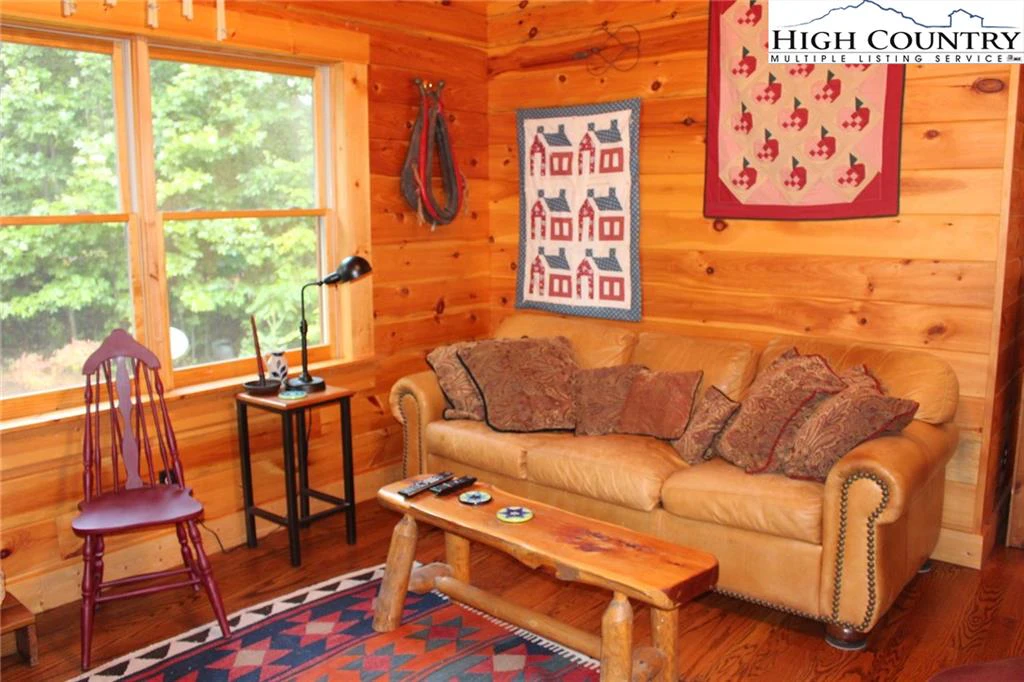 Image number 18 for the current listing