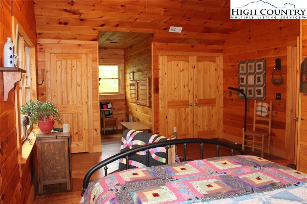 Image number 2 for the current listing