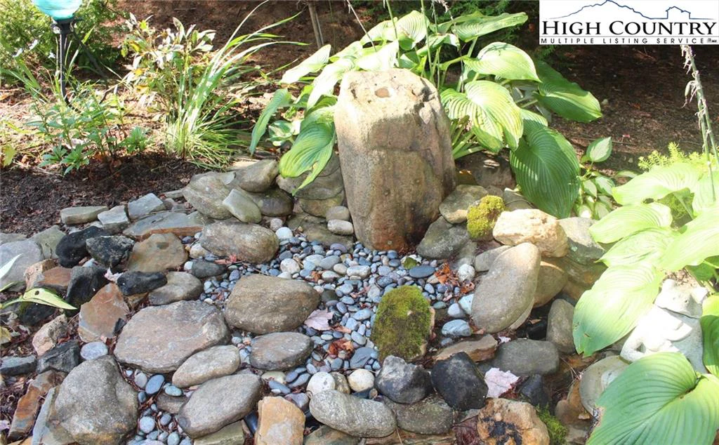 Image number 9 for the current listing