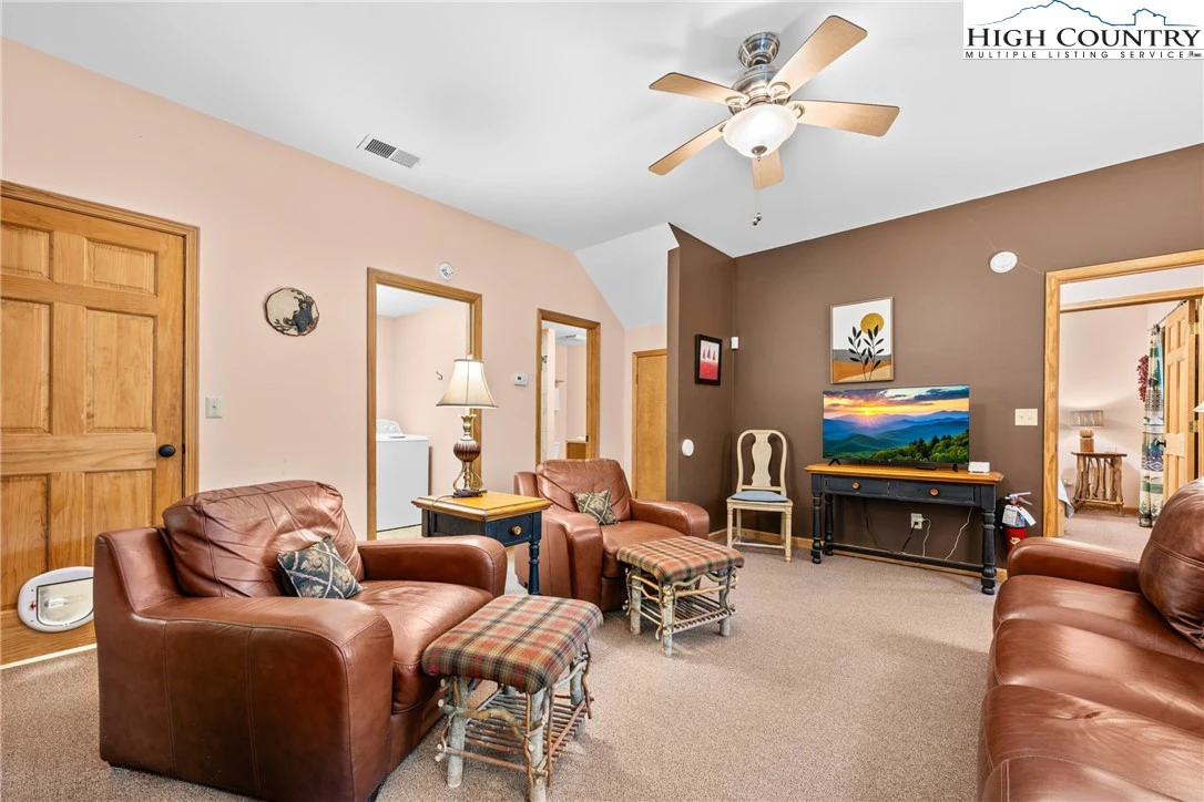 Image number 3 for the current listing
