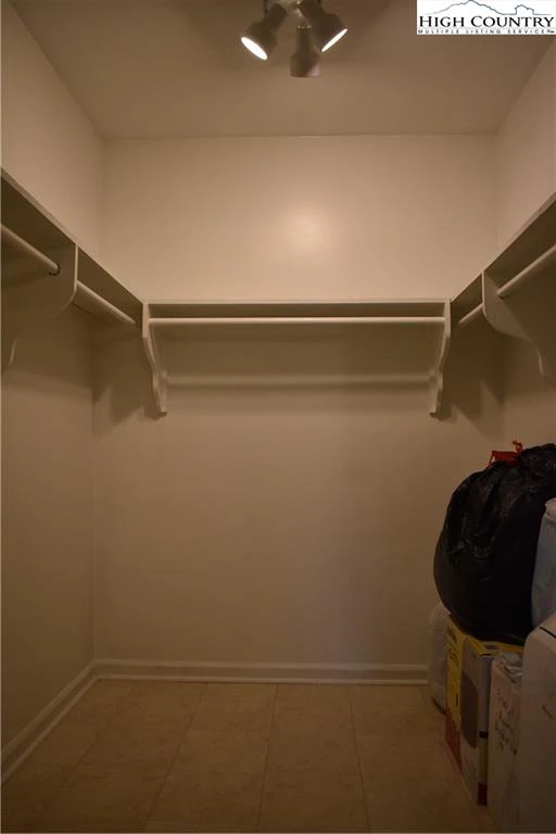 Image number 3 for the current listing