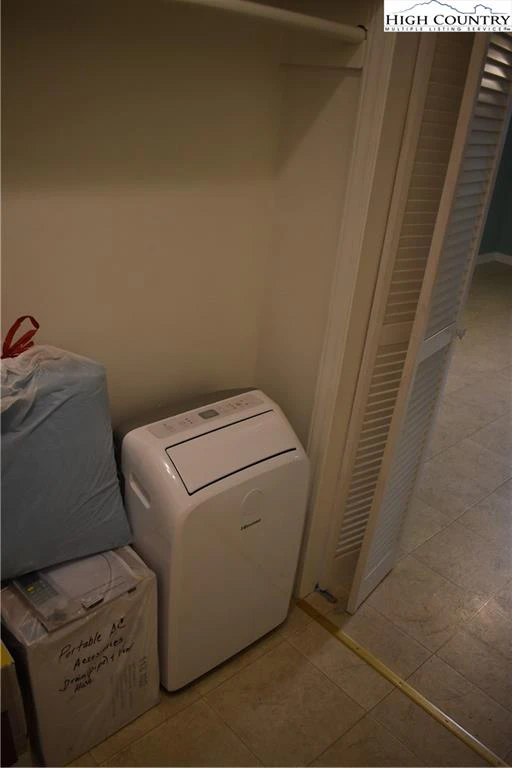 Image number 6 for the current listing