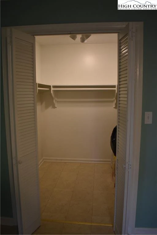 Image number 8 for the current listing