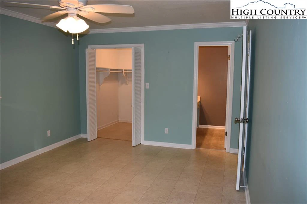 Image number 9 for the current listing